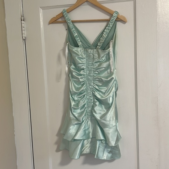 Size 4 scrunchy teal prom dress - Picture 3 of 4